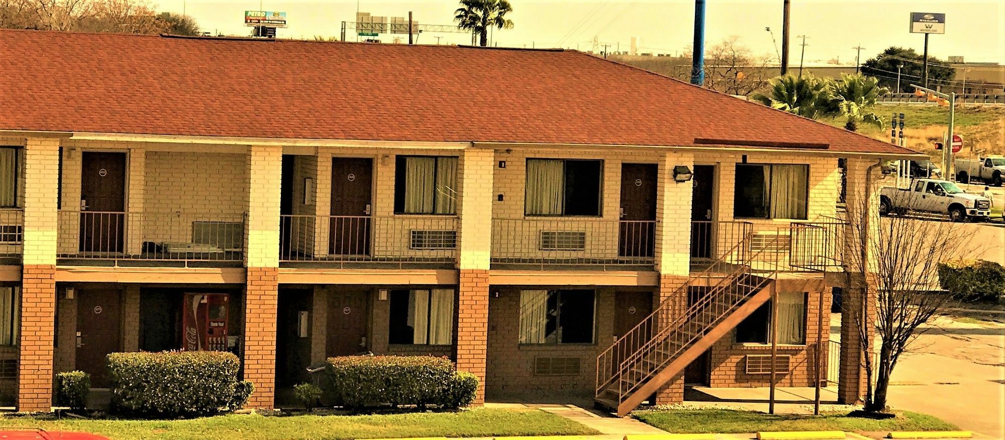 Hometowne Studios By Red Roof San Antonio E - Frost Bank Center Bagian luar foto